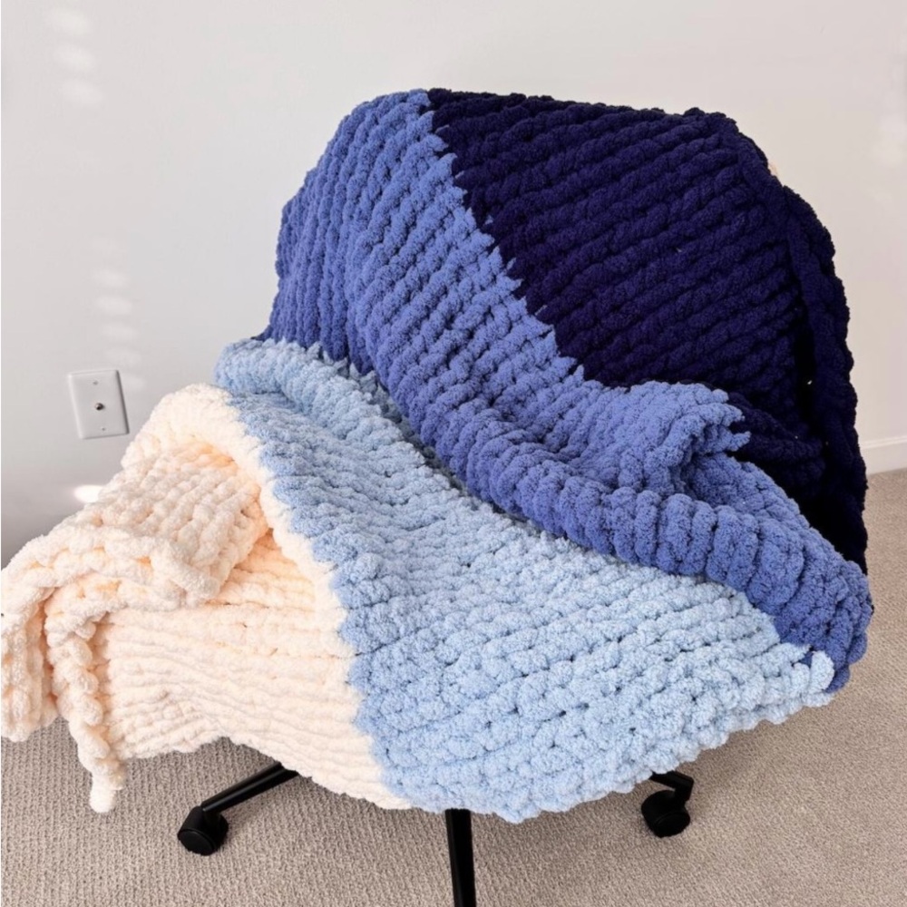 Blue and White Ombre hand Knitted chunky Throw Blanket